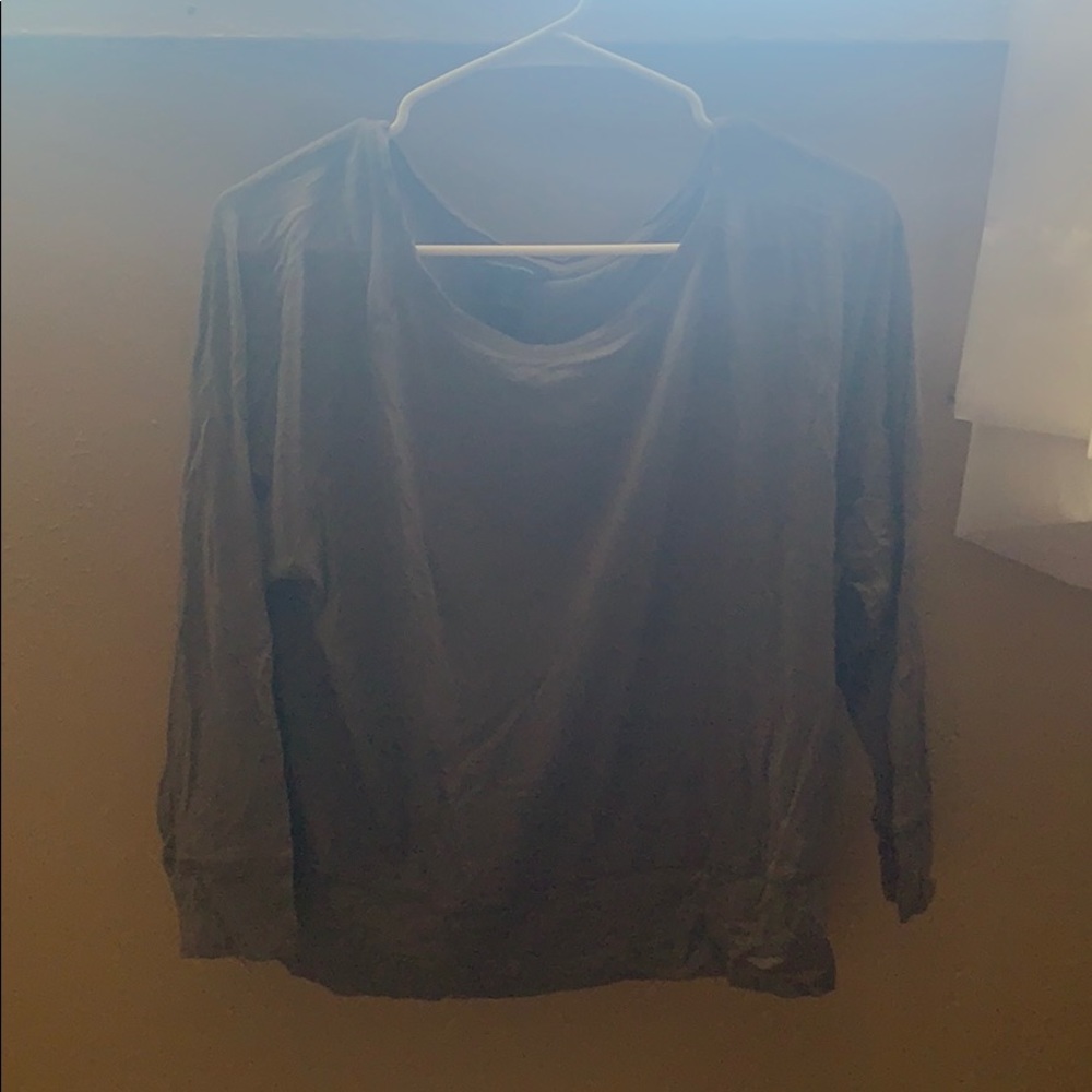 Long sleeve cropped tee